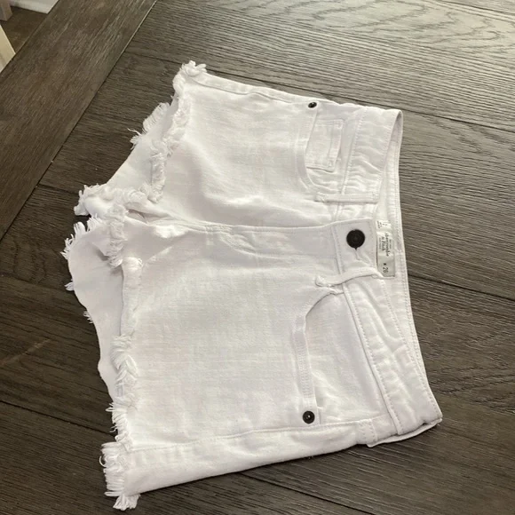 Abercrombie and Fitch women’s white Denim Shortie  Shorts | Size 26/2 - Picture 7 of 8